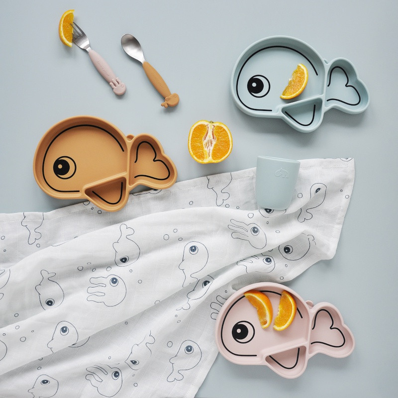 Assiette antidérapante DONE BY DEER Moutarde Wally