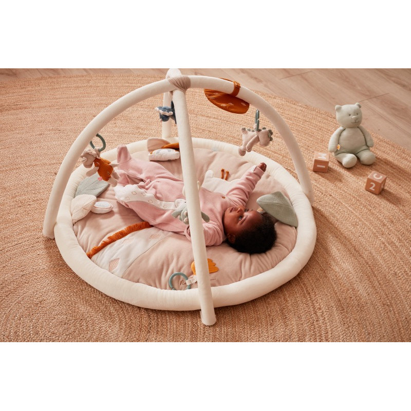 Tapis d’éveil avec arche de jeu Girafe Tiga NOUKIES Tiga, Stegi & Ops