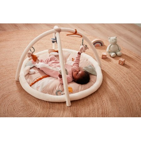 Tapis d’éveil avec arche de jeu Girafe Tiga NOUKIES Tiga, Stegi & Ops