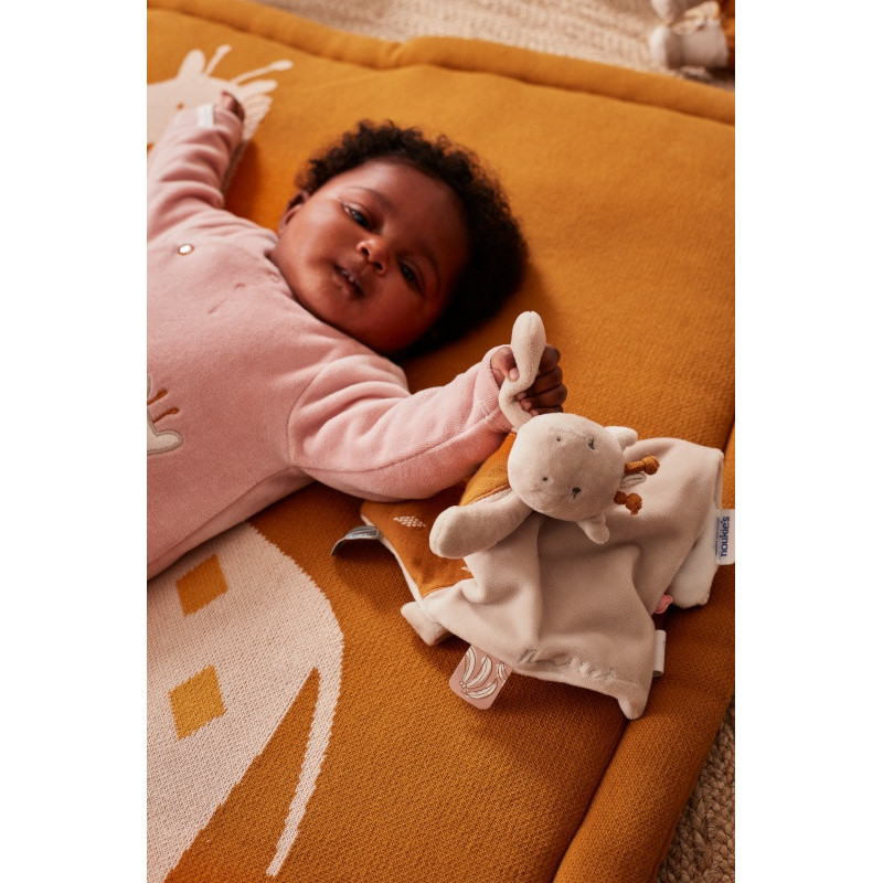 Doudou Veloudoux® Girafe Tiga NOUKIES Tiga, Stegi & Ops