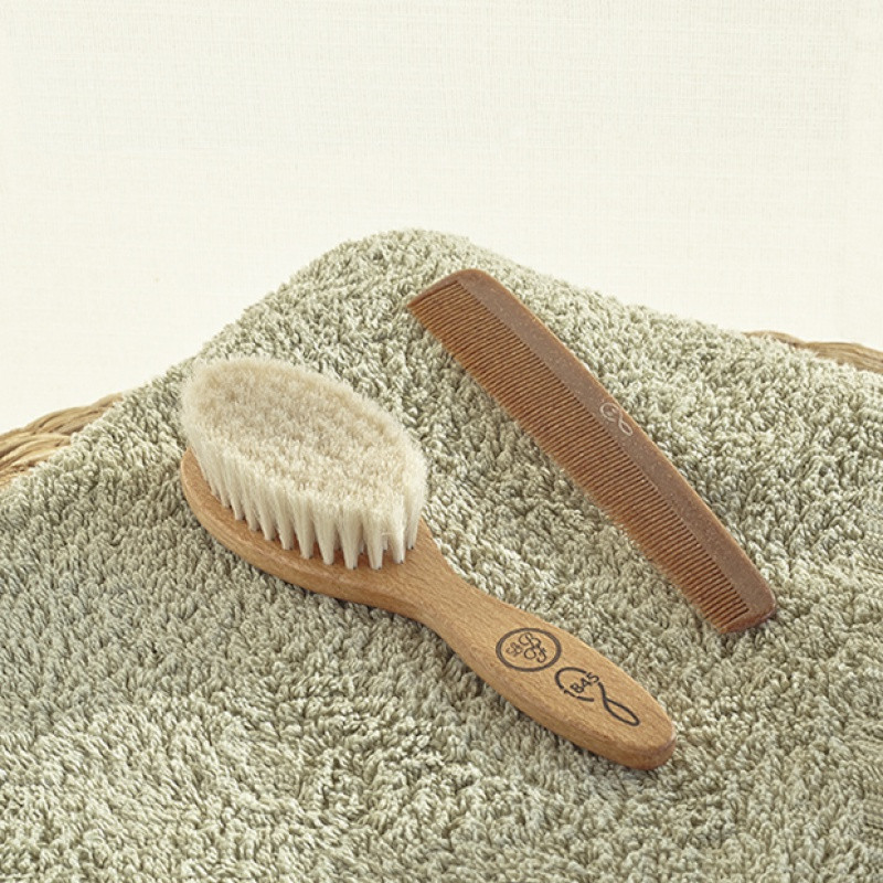 Brosse en hêtre et soie de chèvre LE BIBERON FRANCAIS