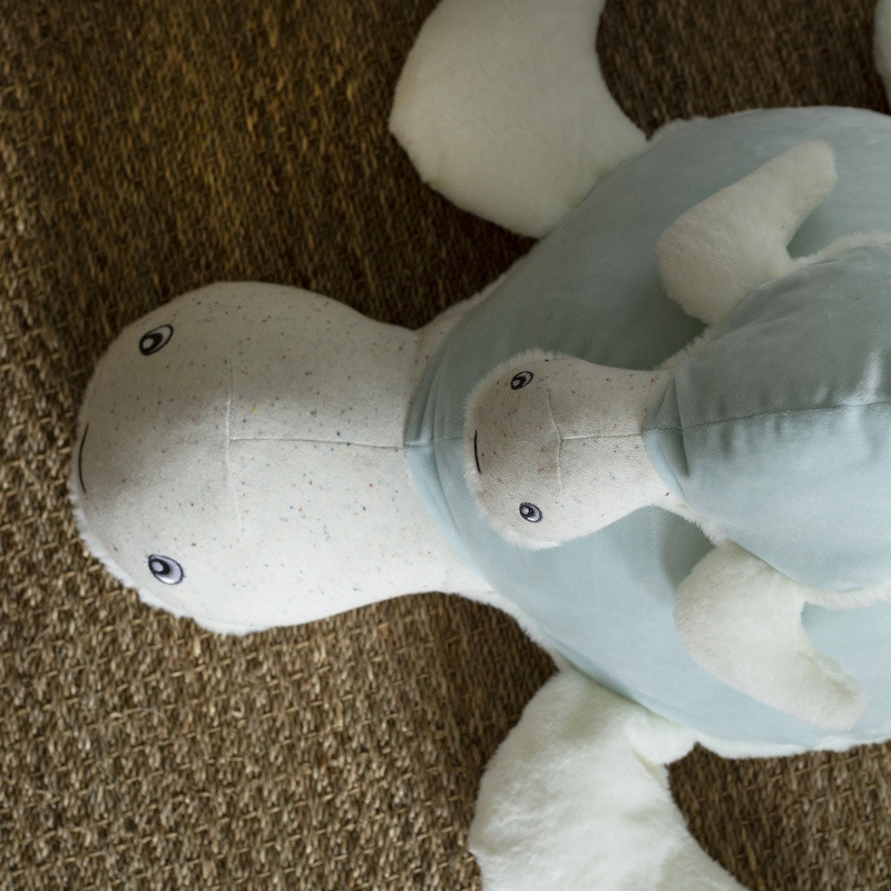Pouf Manu la tortue TROIS KILOS SEPT Au large de nova