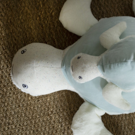 Pouf Manu la tortue TROIS KILOS SEPT Au large de nova