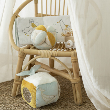 Cube d'éveil TROIS KILOS SEPT Au large de Nova