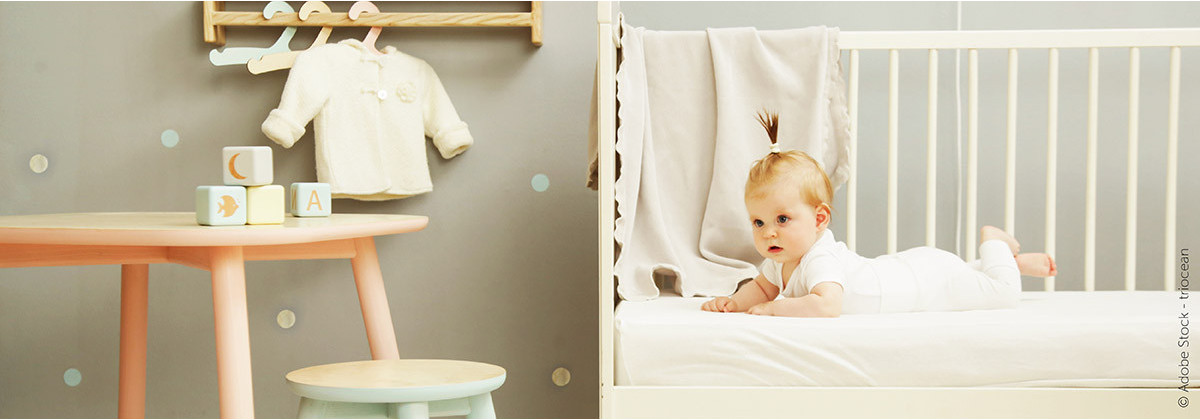Les alèses et draps-housses pour le lit de bébé